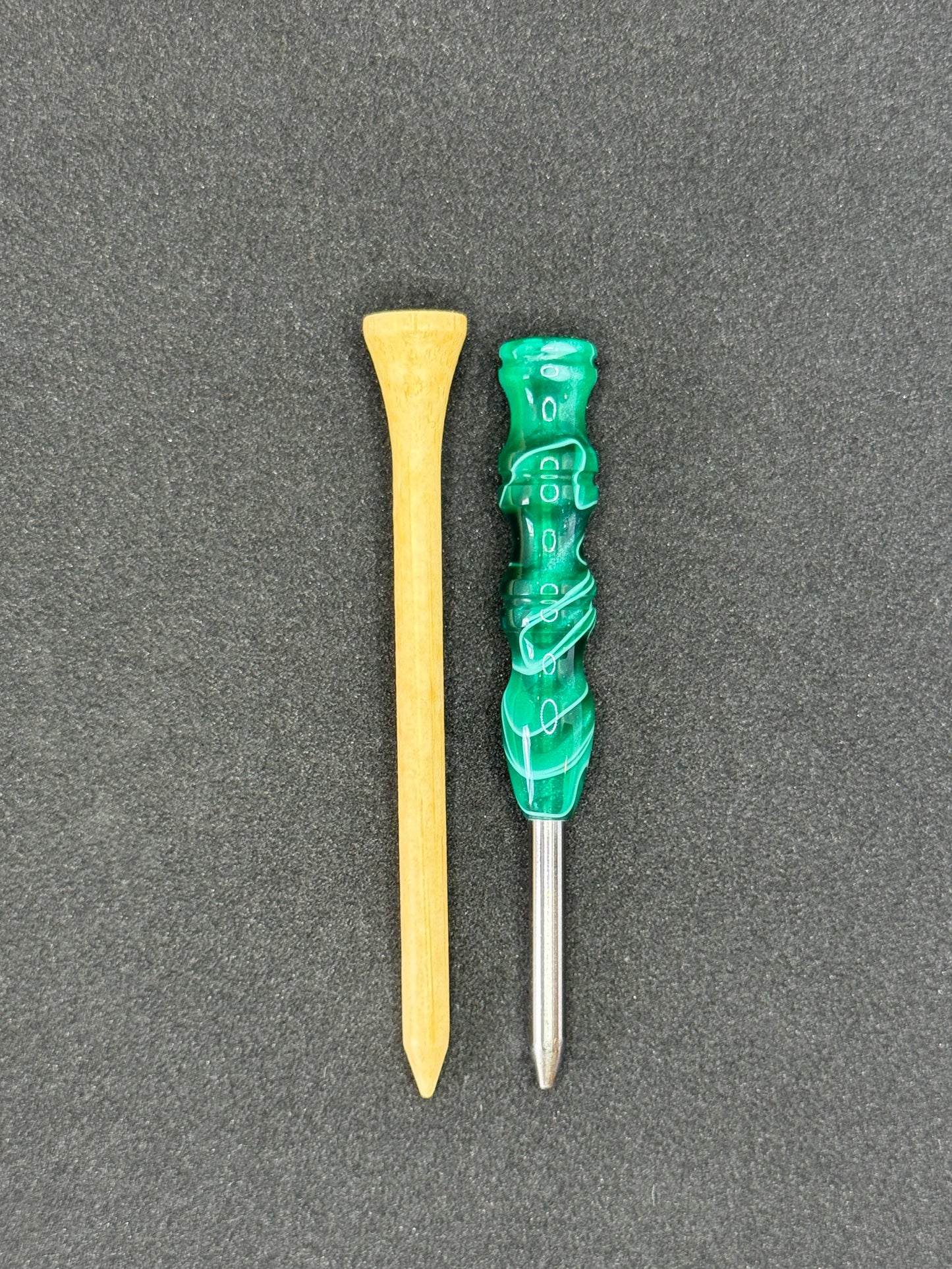 Single prong titanium divot tool - Zoysia